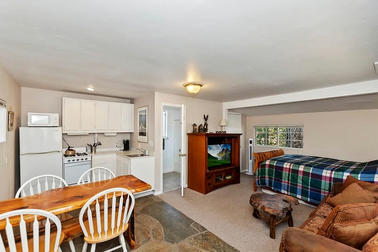 Cabins (United States of America, Big Bear Lake, California)