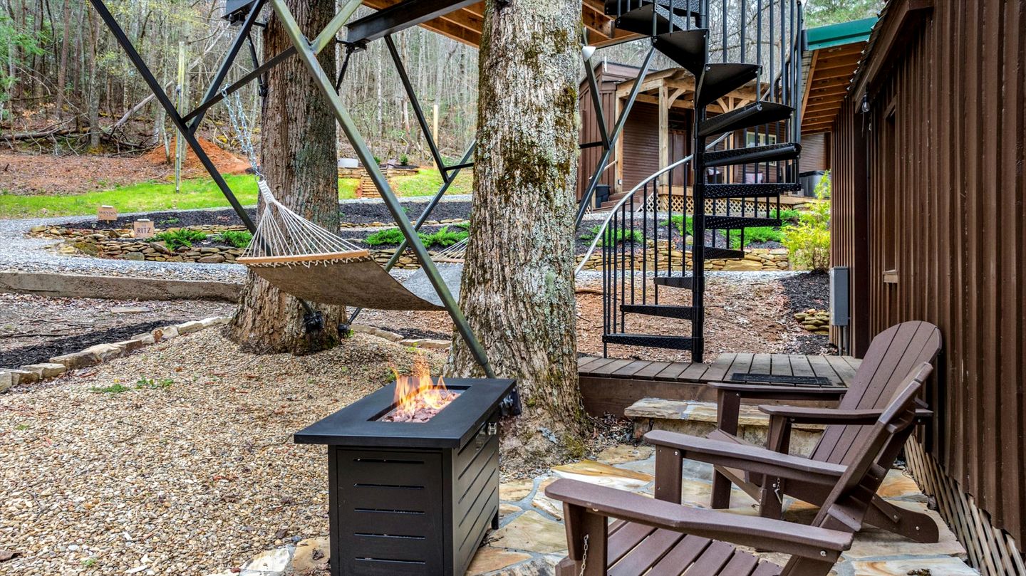 Beautiful Cabin with Fire Pit in Hayesville, North Carolina