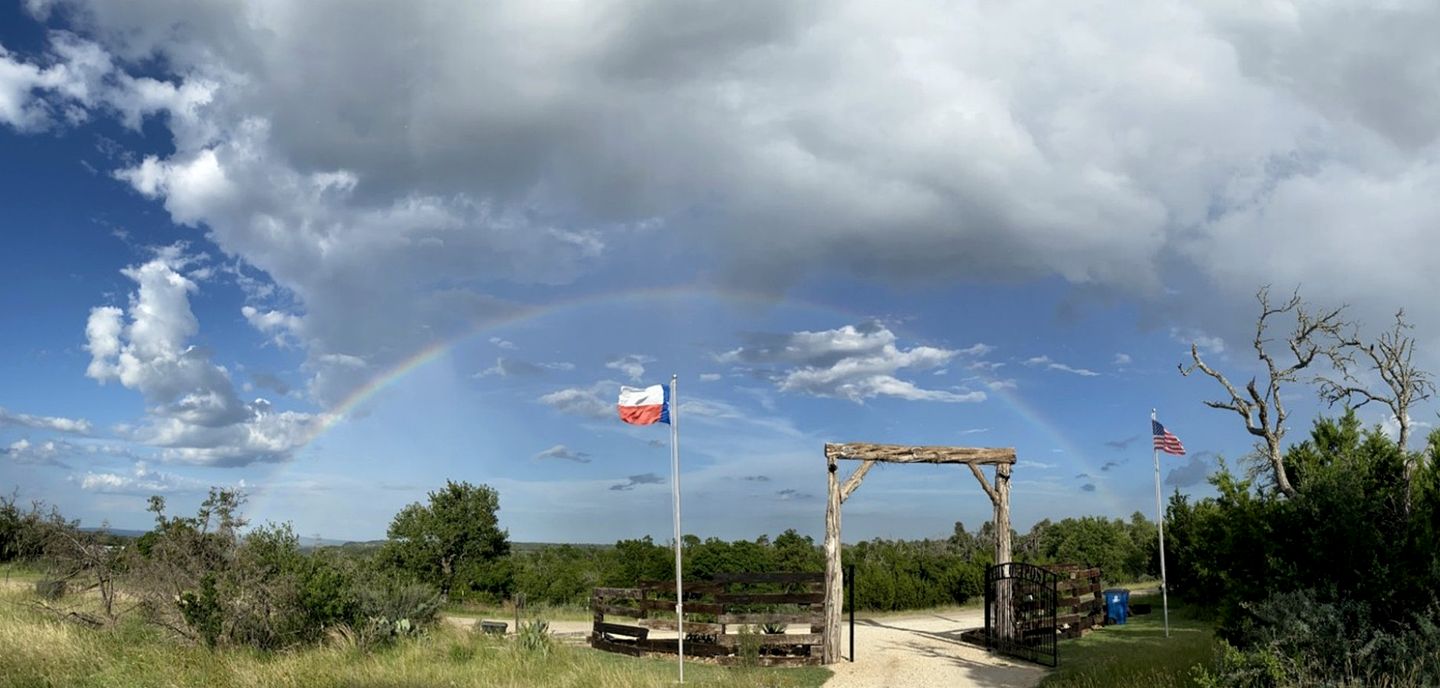 Vacation Cabin Rental with Hot Tub and Fire Pit in Fredericksburg, Texas