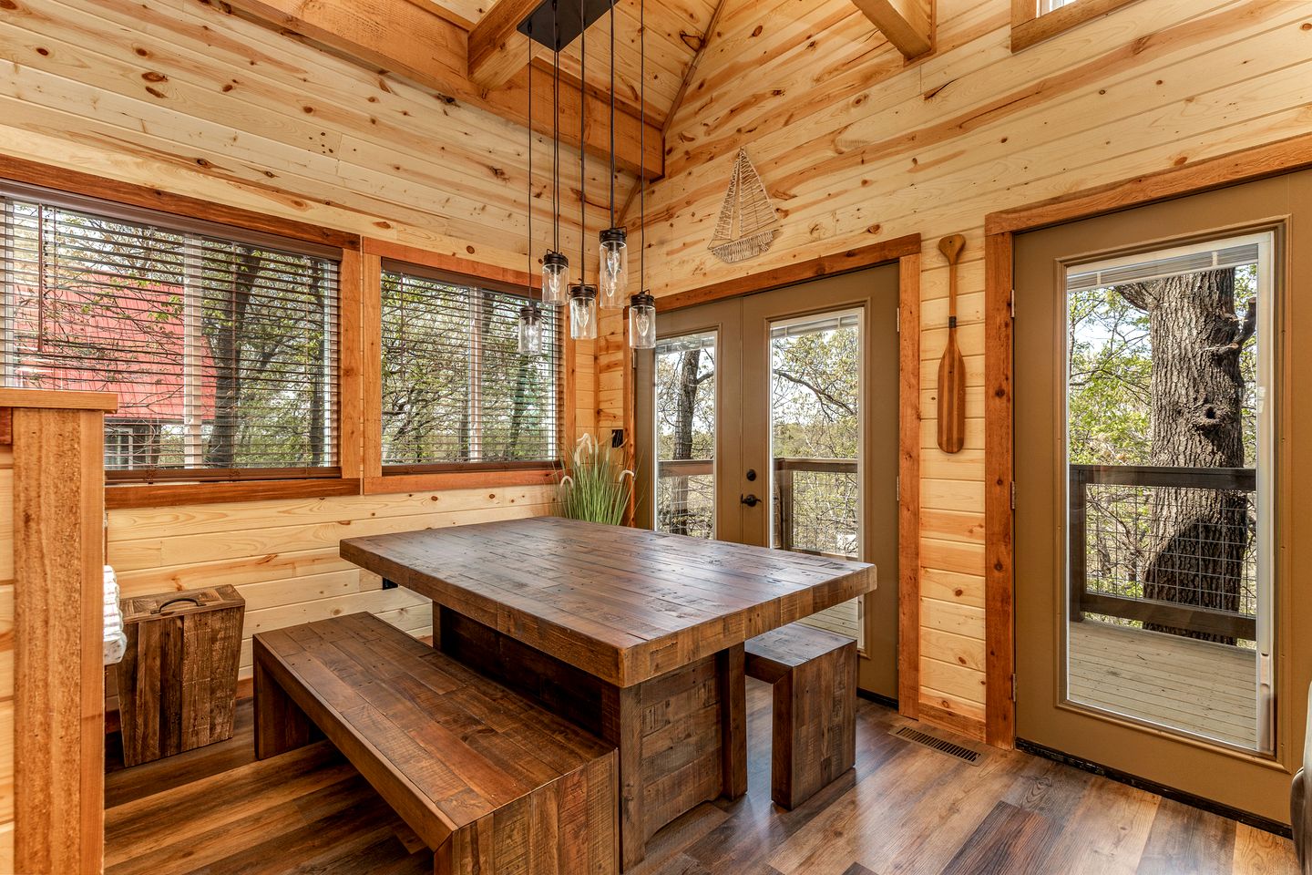Beautiful Cabin Overlooking the Grand Lake in Oklahoma