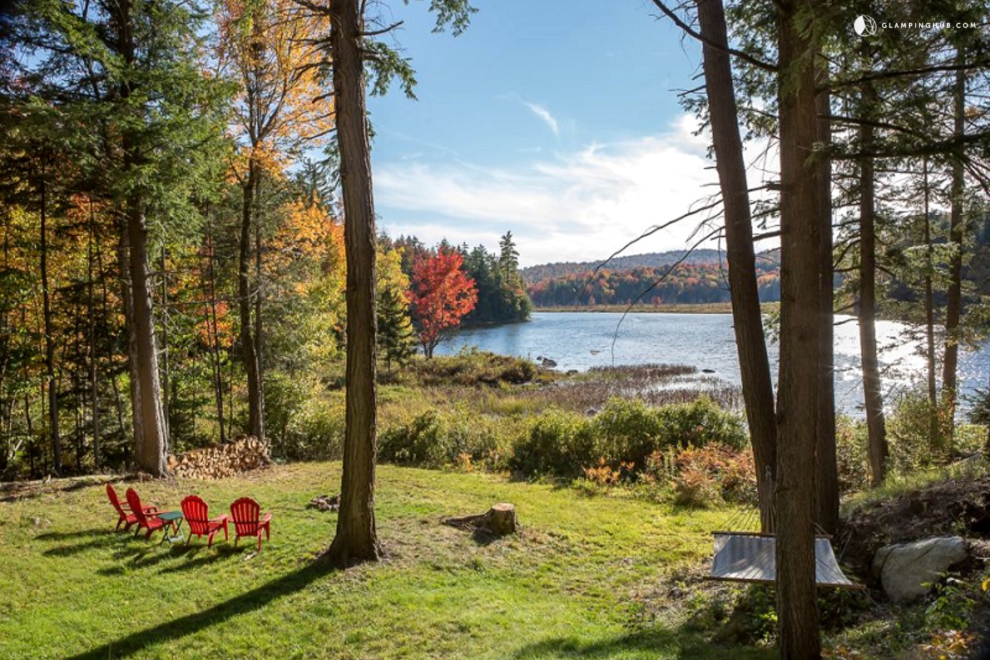 Beautiful Cabin Overlooking Stunning Lake in New York