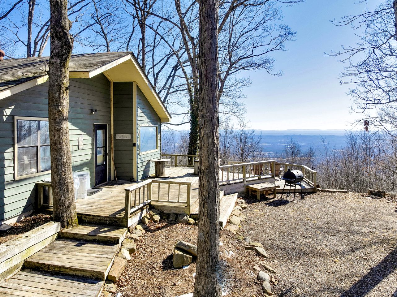 Beautiful Cabin with Spectacular Views for an Unforgettable Getaway in Nature near Rising Fawn, Georgia