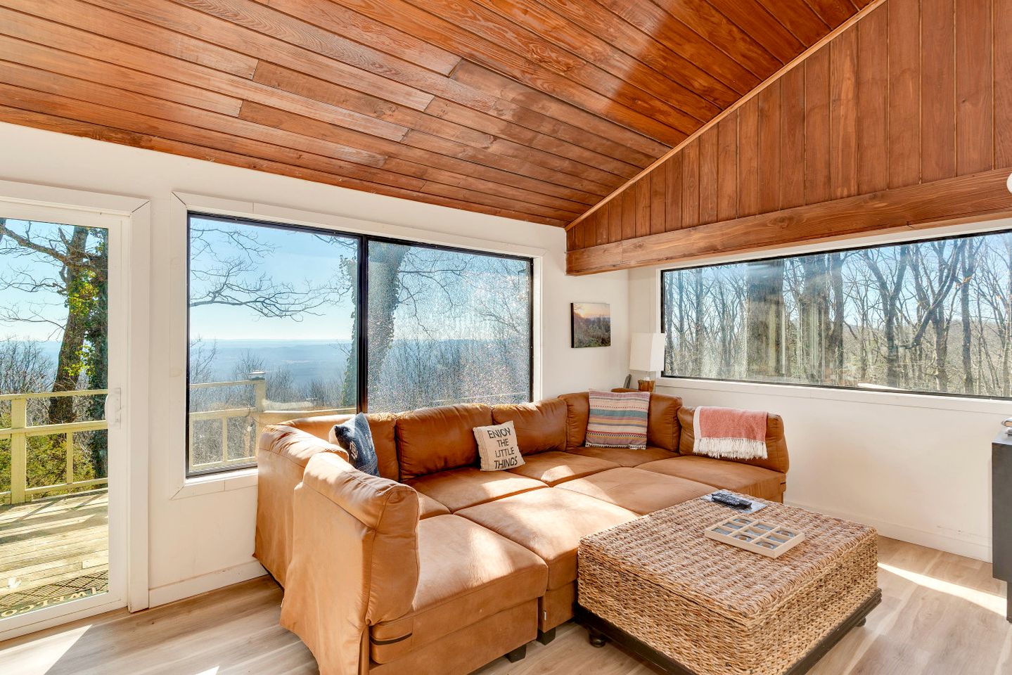 Beautiful Cabin with Spectacular Views for an Unforgettable Getaway in Nature near Rising Fawn, Georgia