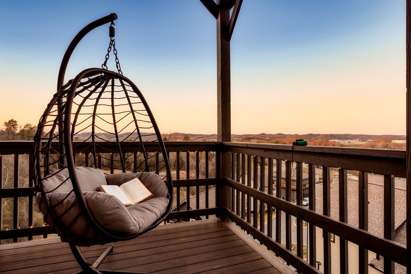 Beautiful Cabin with Private Hot Tub and Panoramic Views of the Great Smoky Mountains on the Skydeck, Minutes from Dollywood