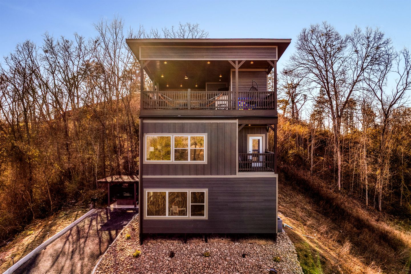 Beautiful Cabin with Private Hot Tub and Panoramic Views of the Great Smoky Mountains on the Skydeck, Minutes from Dollywood