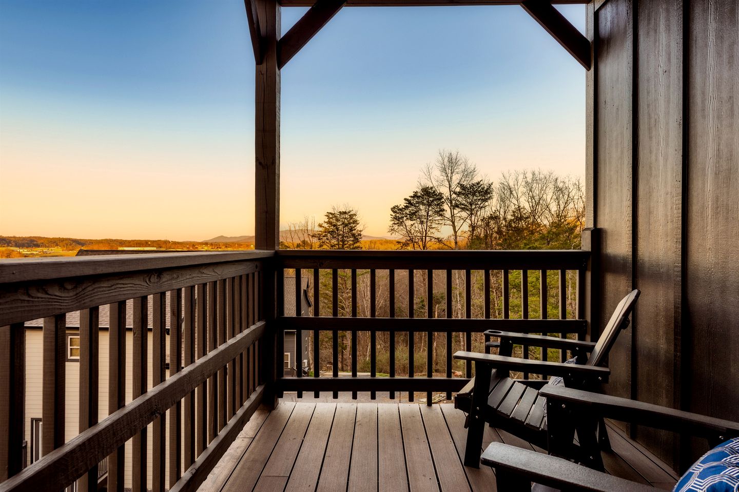 Beautiful Cabin with Private Hot Tub and Panoramic Views of the Great Smoky Mountains on the Skydeck, Minutes from Dollywood