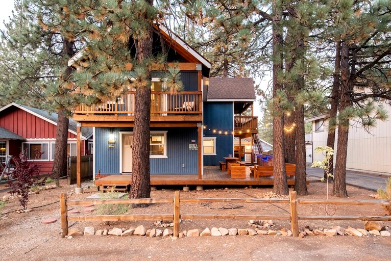 Cabins (United States of America, Big Bear Lake, California)