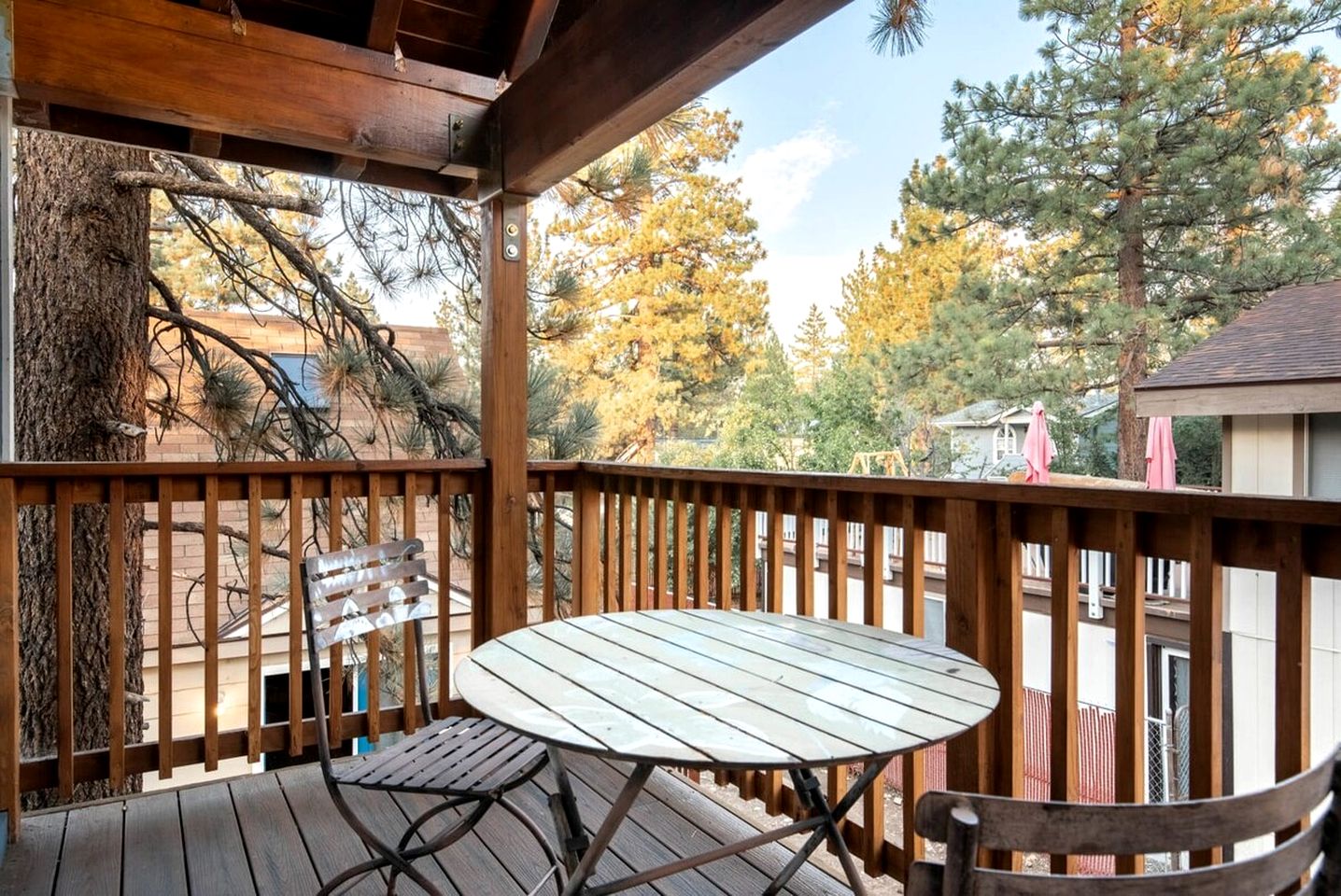 Gorgeous Cabin with Hot-tub, Pool Table and Barbecue in Big Bear Lake, California