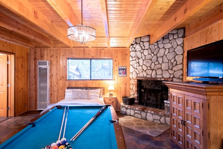 Cabins (United States of America, Big Bear Lake, California)