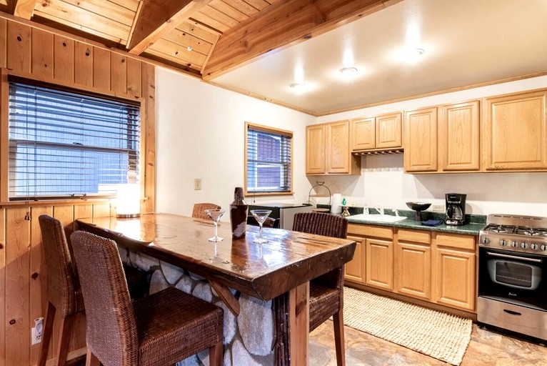 Cabins (United States of America, Big Bear Lake, California)