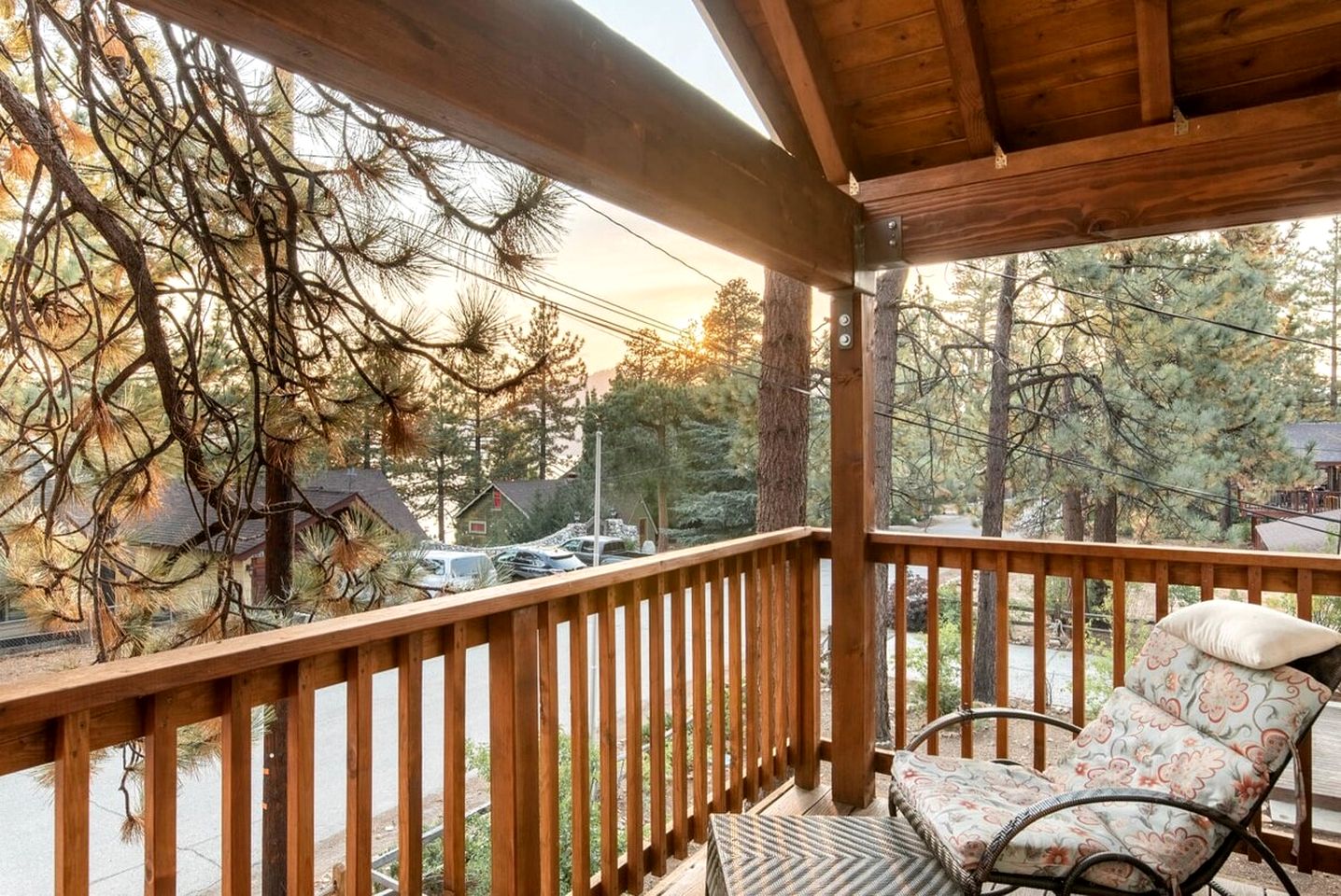 Gorgeous Cabin with Hot-tub, Pool Table and Barbecue in Big Bear Lake, California