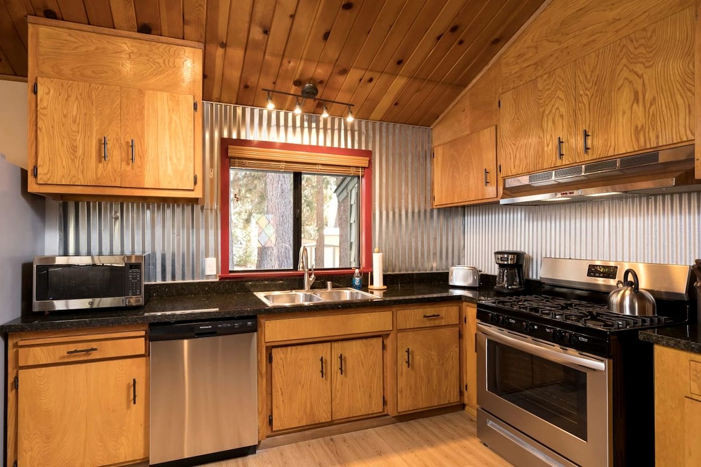 Comfy Cabin with Fireplace and Outdoor BBQ in California