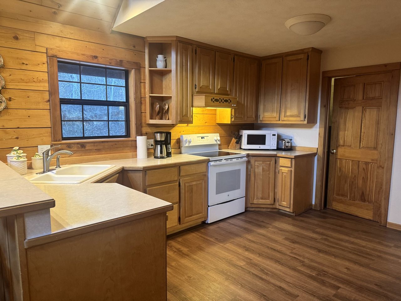 Beautiful Comfy Cabin Perfect for Families with Spa in Arkansas