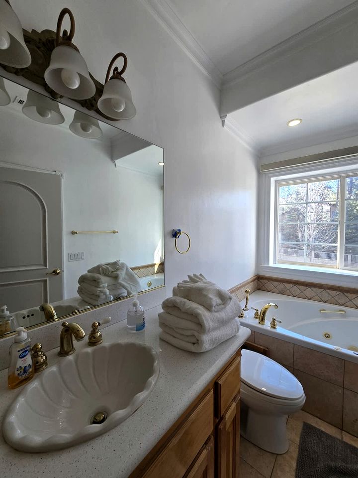 Beautiful Cottage Close to Great Hiking Trails in Big Bear Lake, California