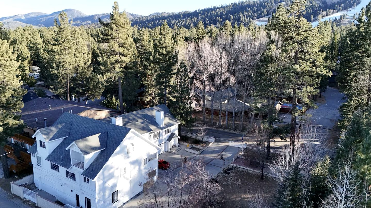Beautiful Cottage Close to Great Hiking Trails in Big Bear Lake, California