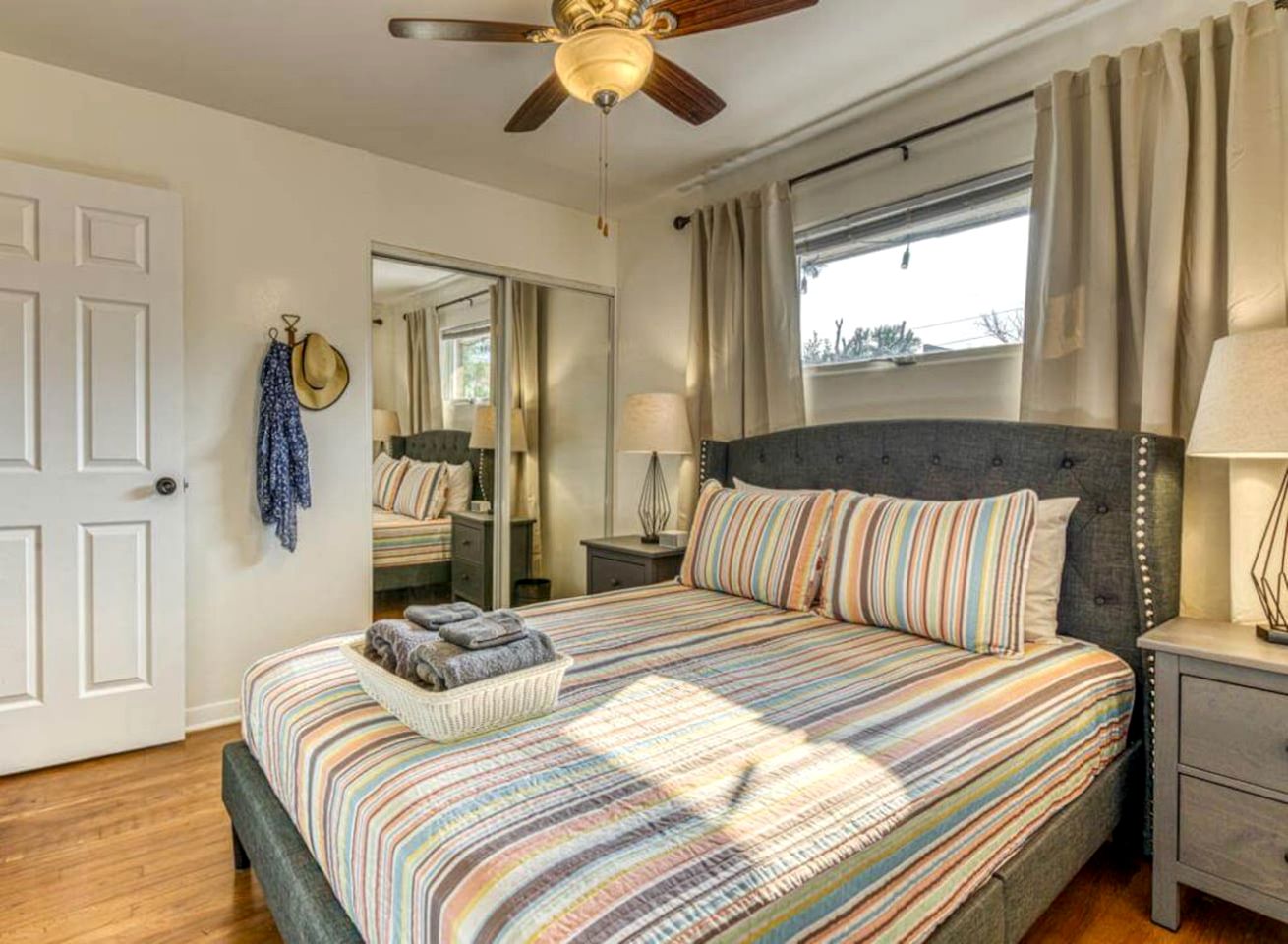 Beautiful Cottage with Hot-tub in Gary, Indiana