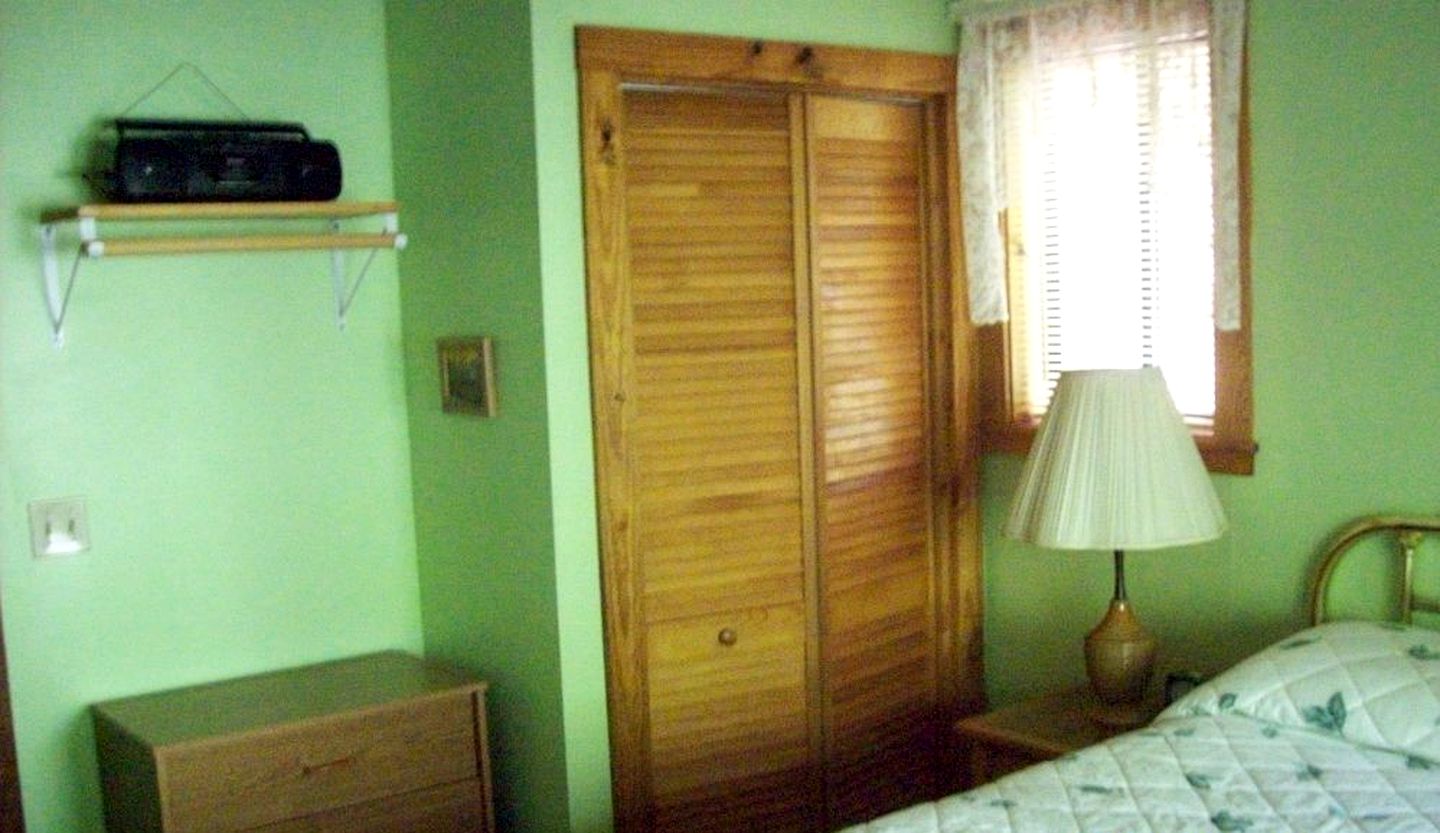 Comfortable Cottage Nestled on a Creek near Great Smoky Mountains National Park, Tennessee