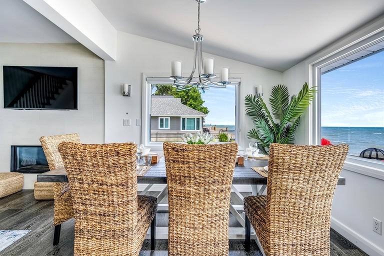 Cottages (Canada, Kingsville, Ontario)