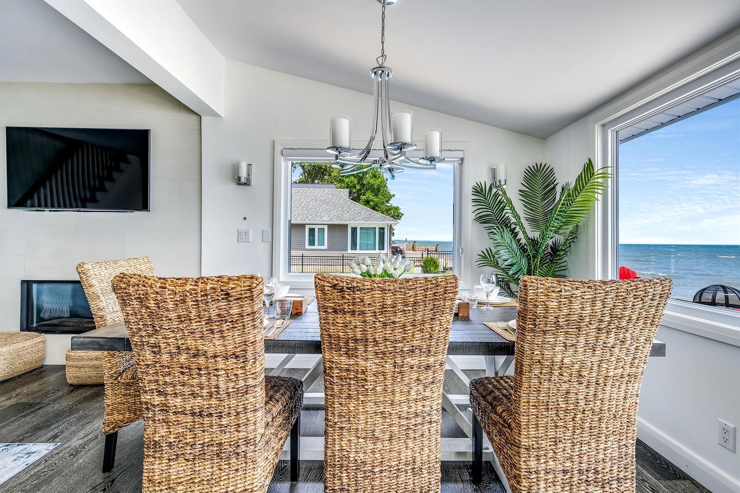 Beautiful Cottage with Swimming Pool in Kingsville, Ontario