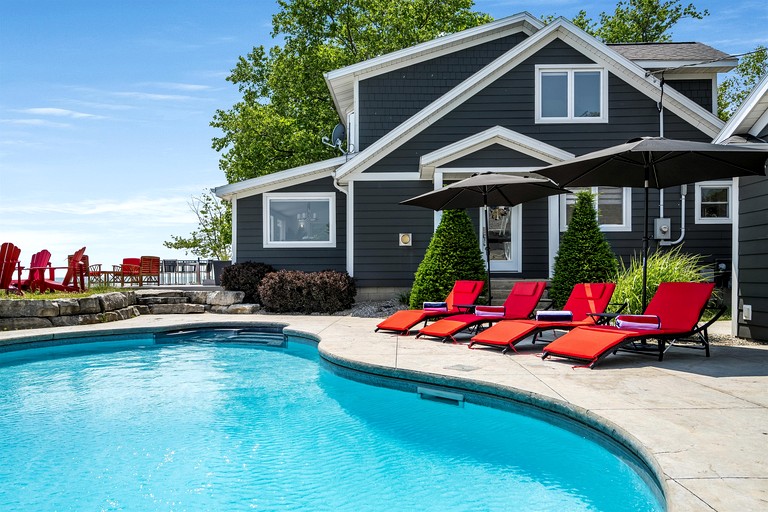 Cottages (Canada, Kingsville, Ontario)