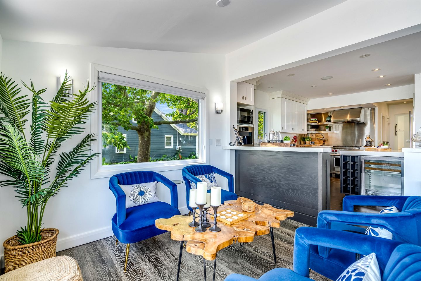 Beautiful Cottage with Swimming Pool in Kingsville, Ontario