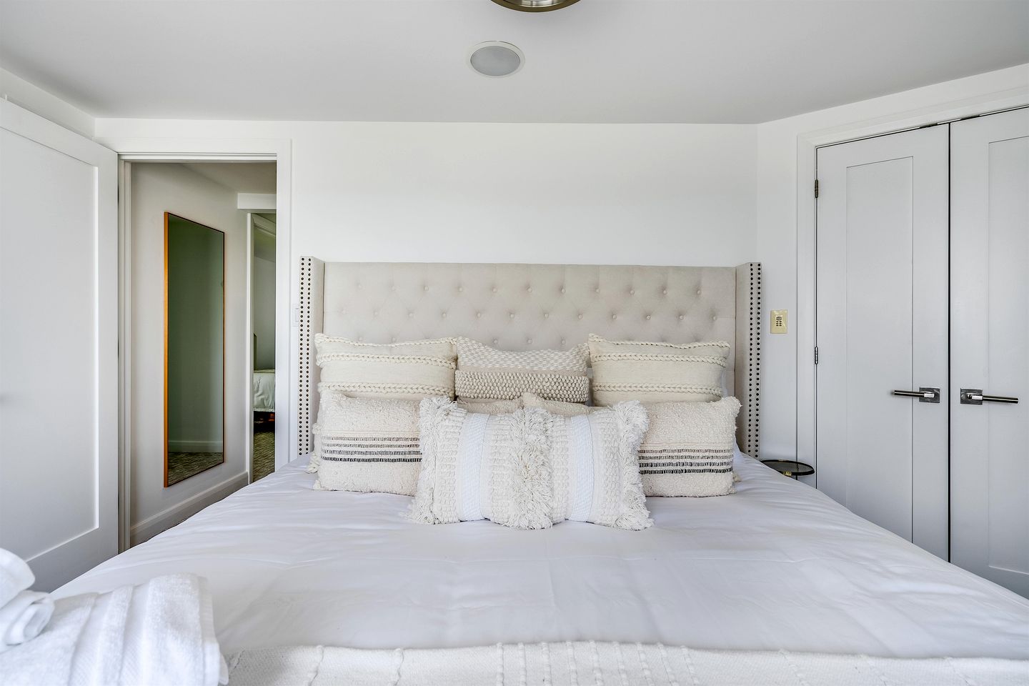 Beautiful Cottage with Swimming Pool in Kingsville, Ontario