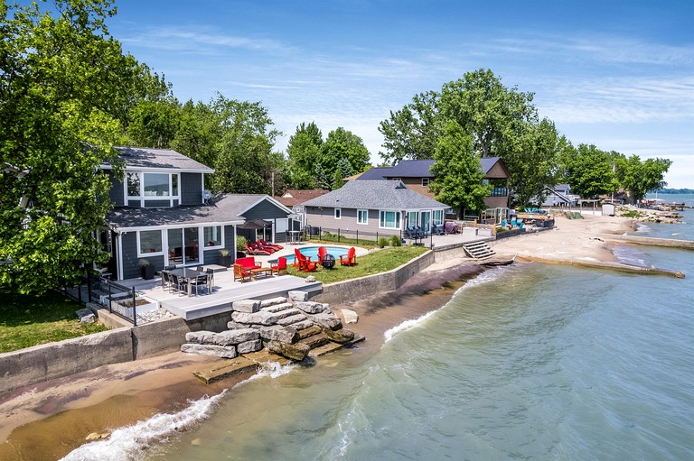 Cottages (Canada, Kingsville, Ontario)