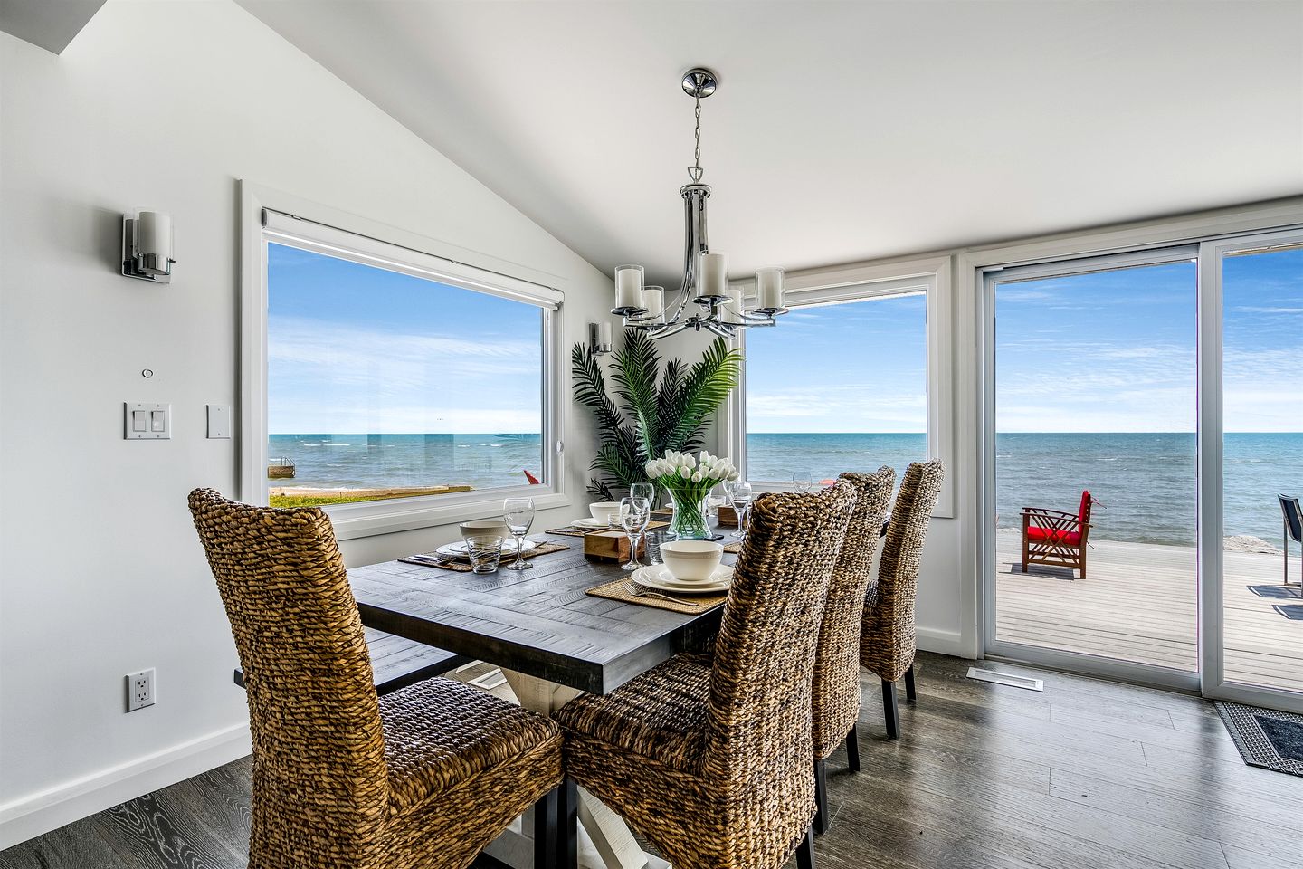 Beautiful Cottage with Swimming Pool in Kingsville, Ontario