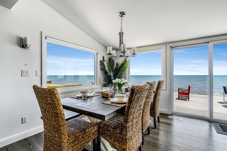 Cottages (Canada, Kingsville, Ontario)