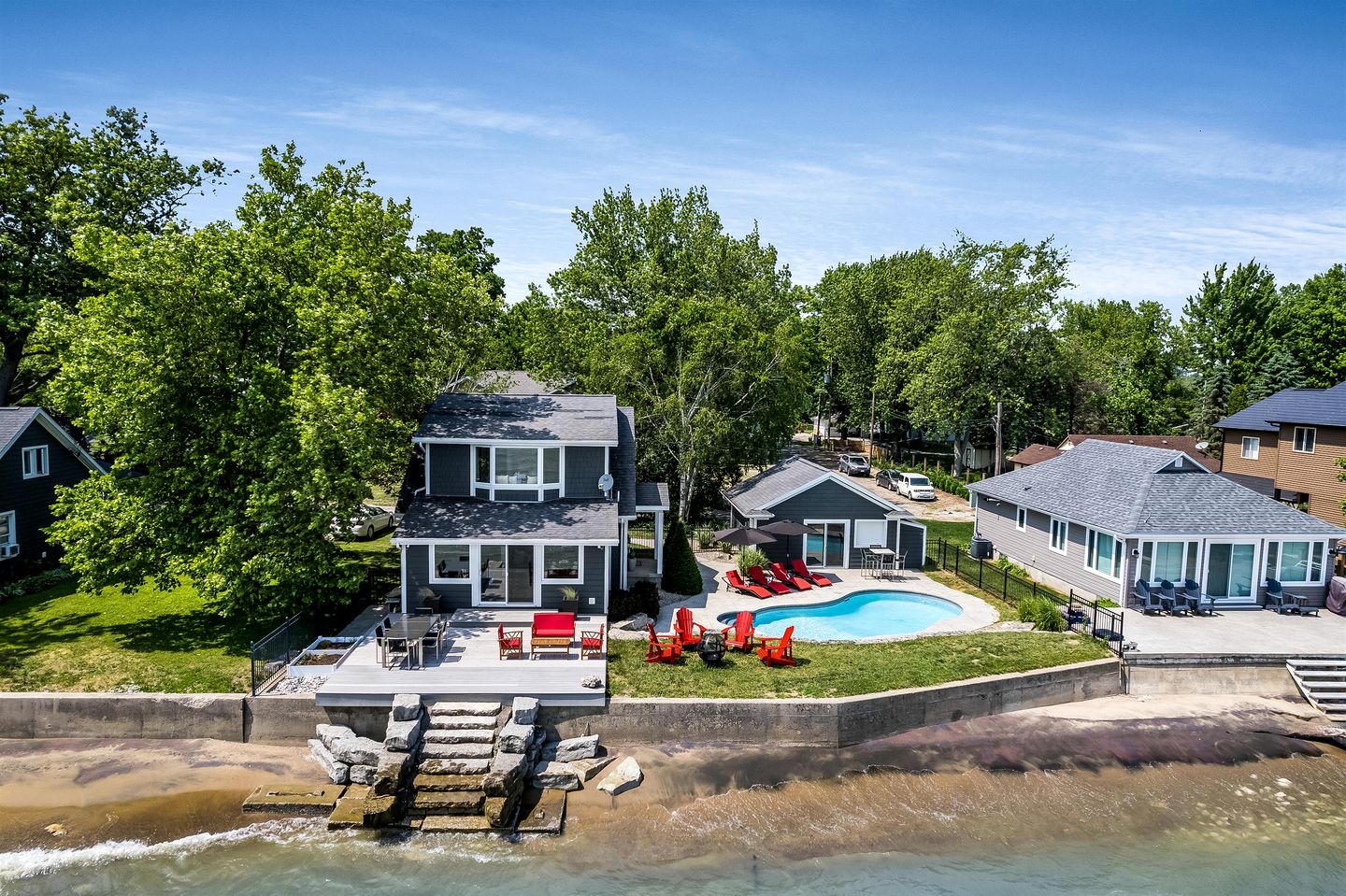 Beautiful Cottage with Swimming Pool in Kingsville, Ontario