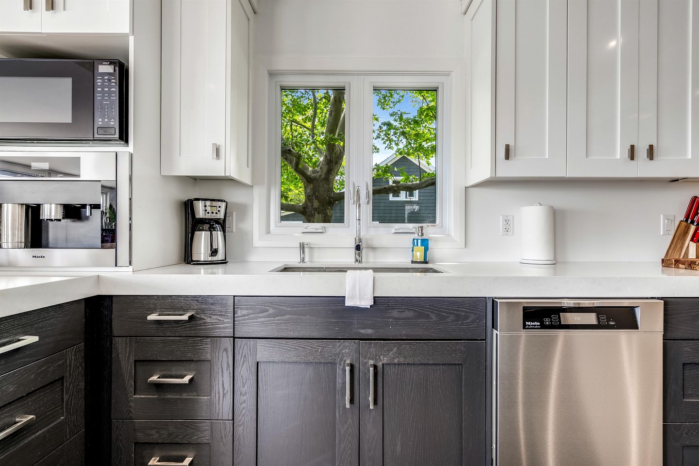 Beautiful Cottage with Swimming Pool in Kingsville, Ontario