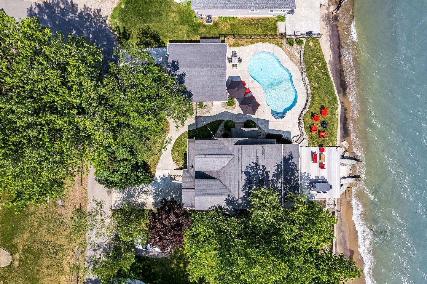 Beautiful Cottage with Swimming Pool in Kingsville, Ontario