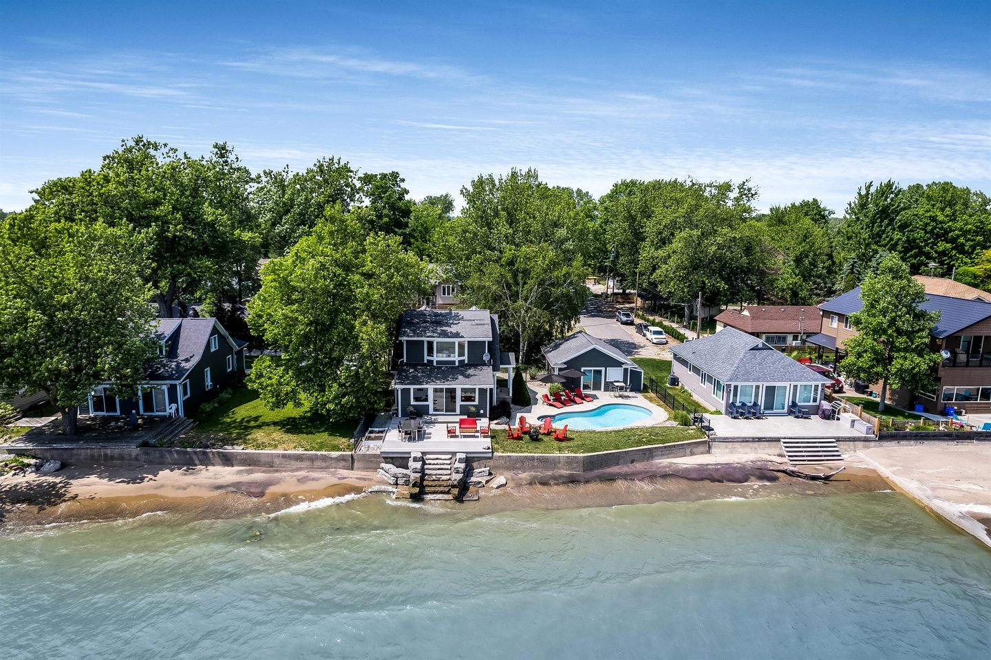 Beautiful Cottage with Swimming Pool in Kingsville, Ontario