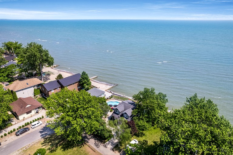 Cottages (Canada, Kingsville, Ontario)