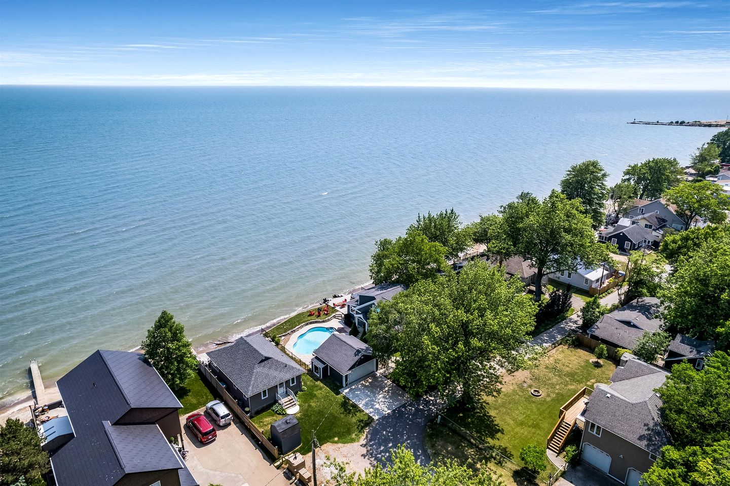 Beautiful Cottage with Swimming Pool in Kingsville, Ontario