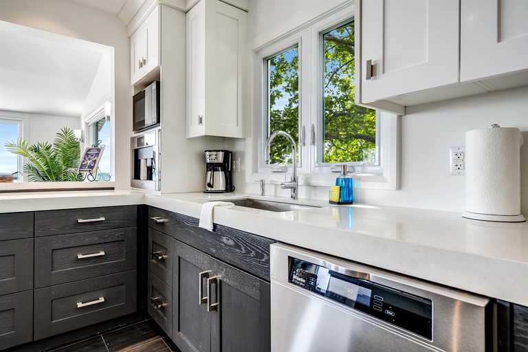 Cottages (Canada, Kingsville, Ontario)