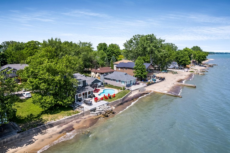 Cottages (Canada, Kingsville, Ontario)