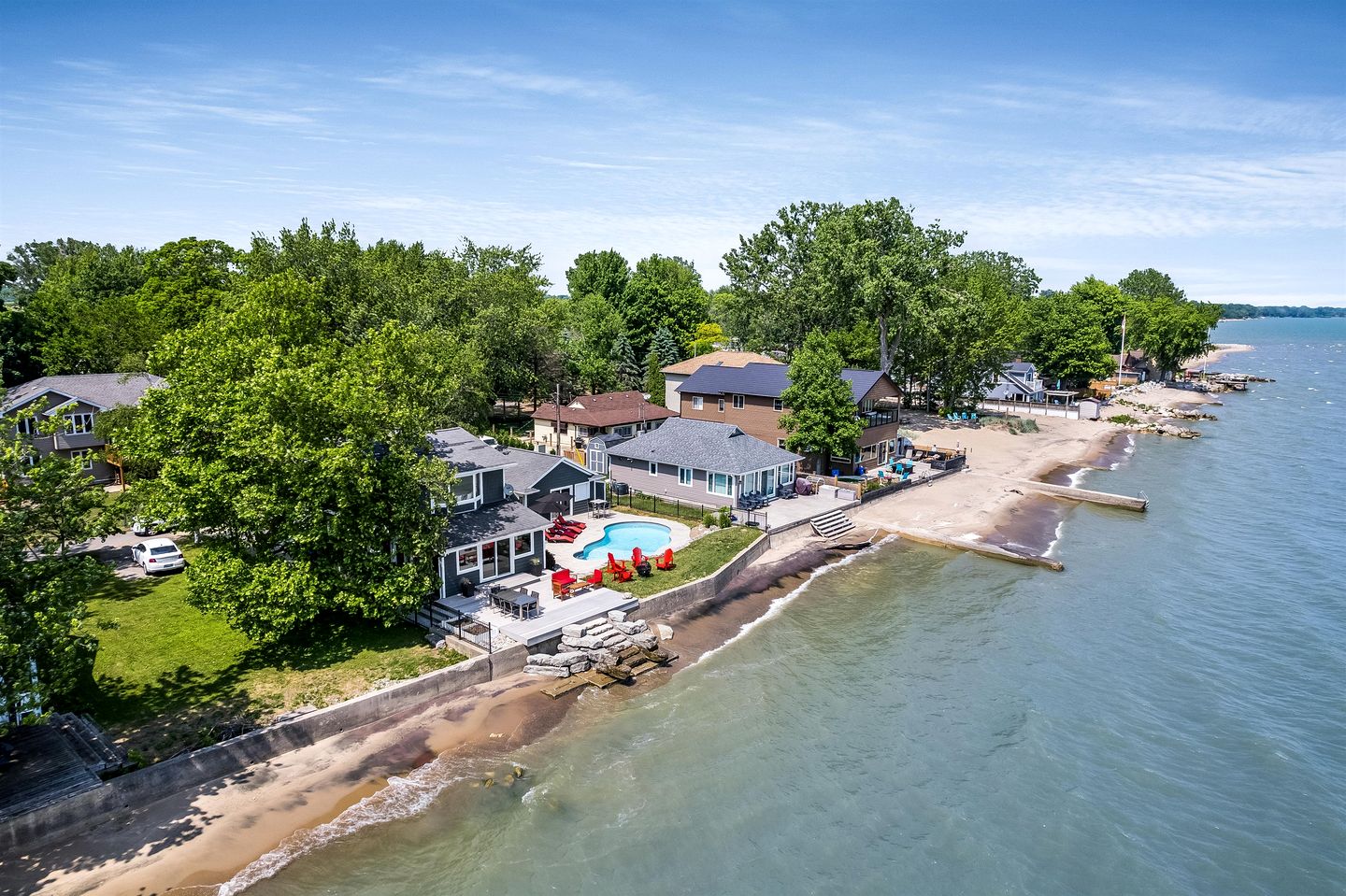 Beautiful Cottage with Swimming Pool in Kingsville, Ontario