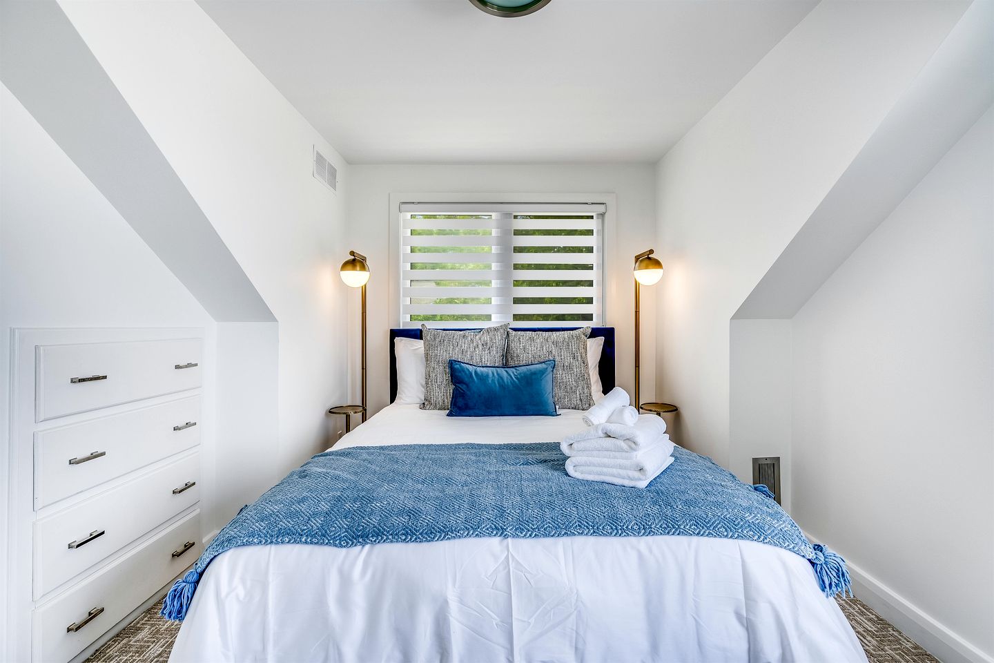 Beautiful Cottage with Swimming Pool in Kingsville, Ontario