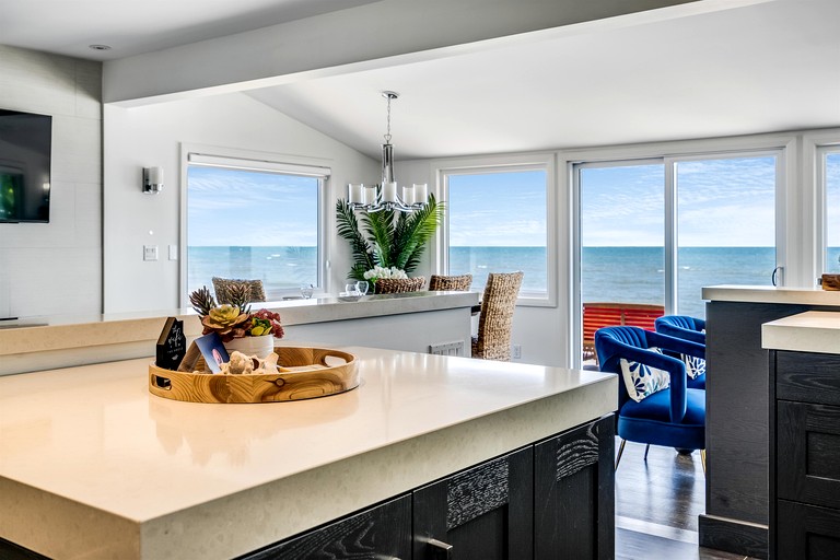 Cottages (Canada, Kingsville, Ontario)