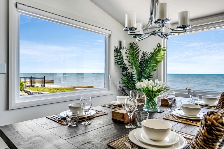 Cottages (Canada, Kingsville, Ontario)