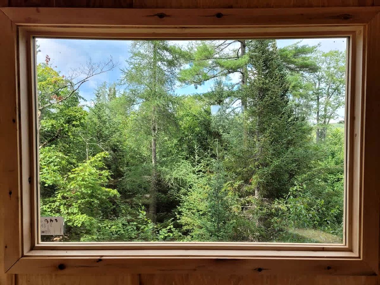 Beautiful Cozy Treehouse with Gorgeous Views from the Deck in Canada