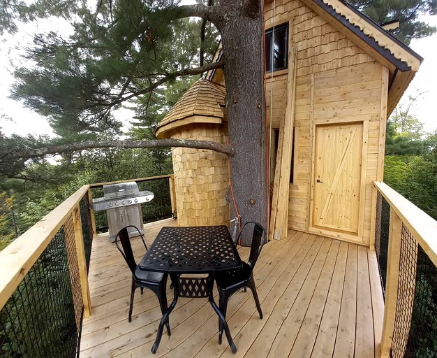 Tree Houses (Canada, Harrington, Quebec)