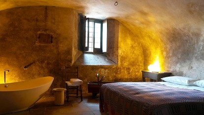 Beautiful Deluxe Cave Rental with High Ceilings in Matera, Southern Italy photo 4