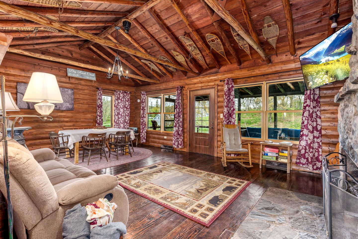 Beautiful Family Cabin with Cozy Interior and Exterior in Saint Croix Falls, Wisconsin