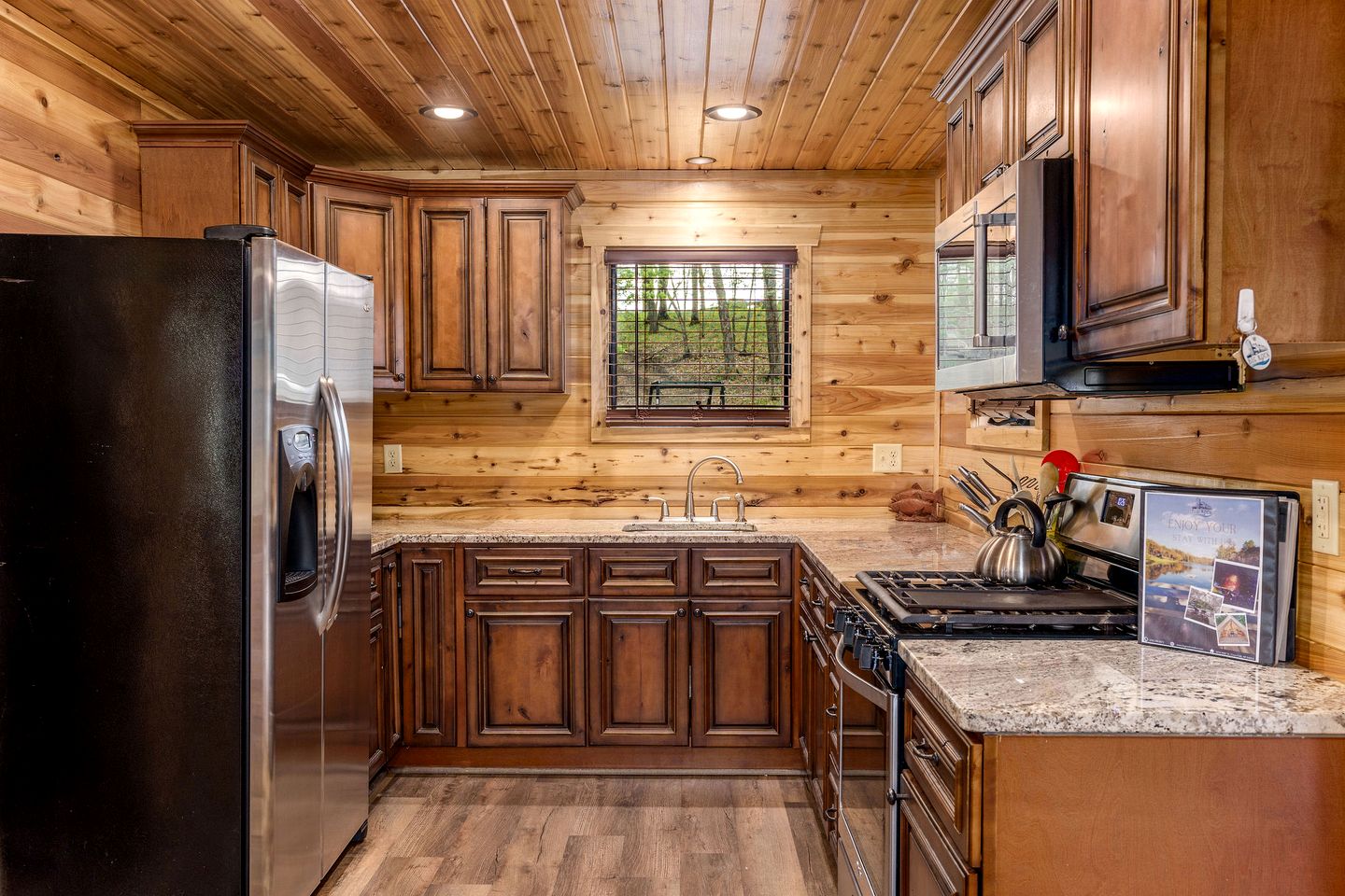 Beautiful Family Cabin with Cozy Interior and Exterior in Saint Croix Falls, Wisconsin