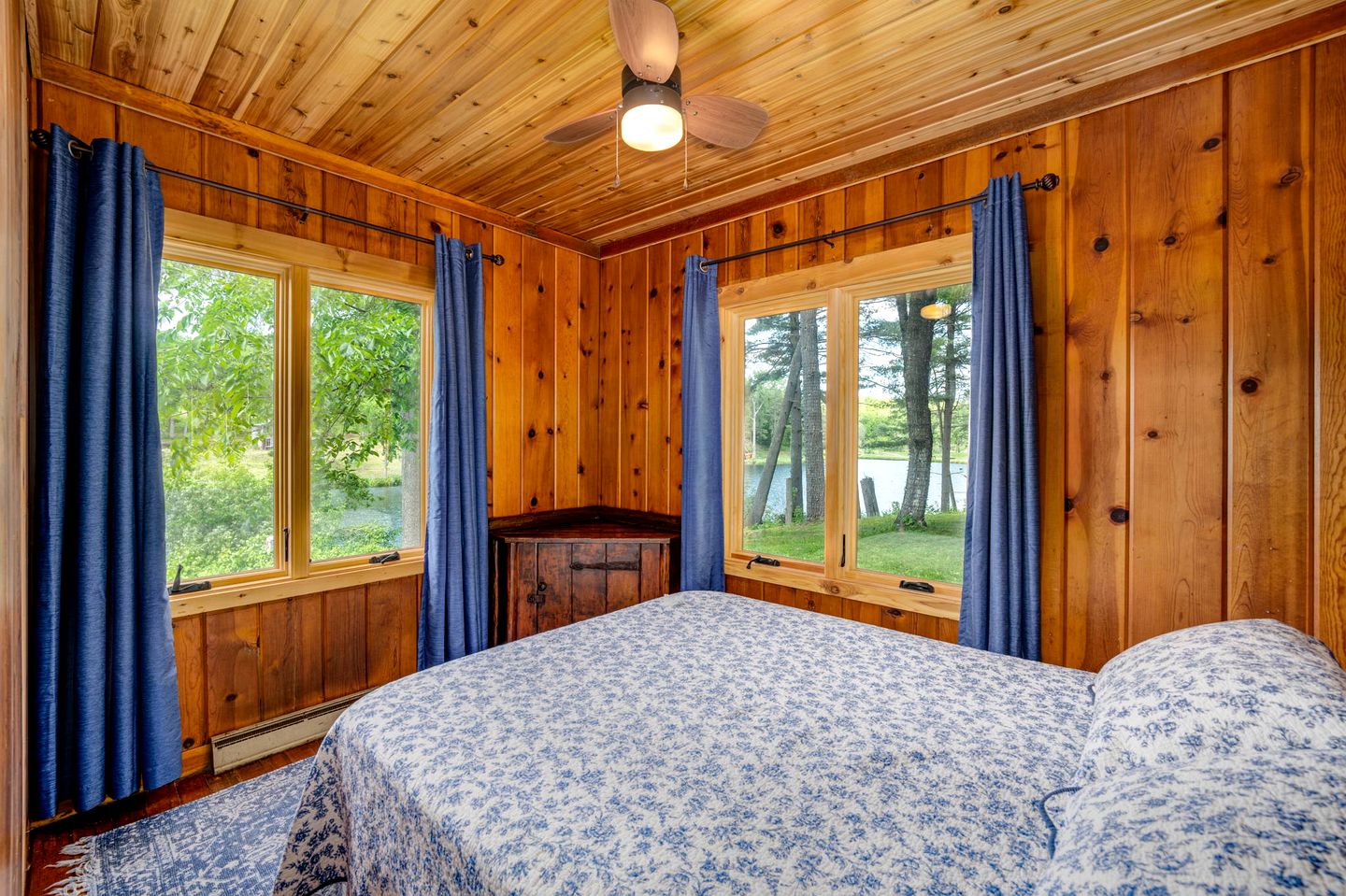 Beautiful Family Cabin with Cozy Interior and Exterior in Saint Croix Falls, Wisconsin