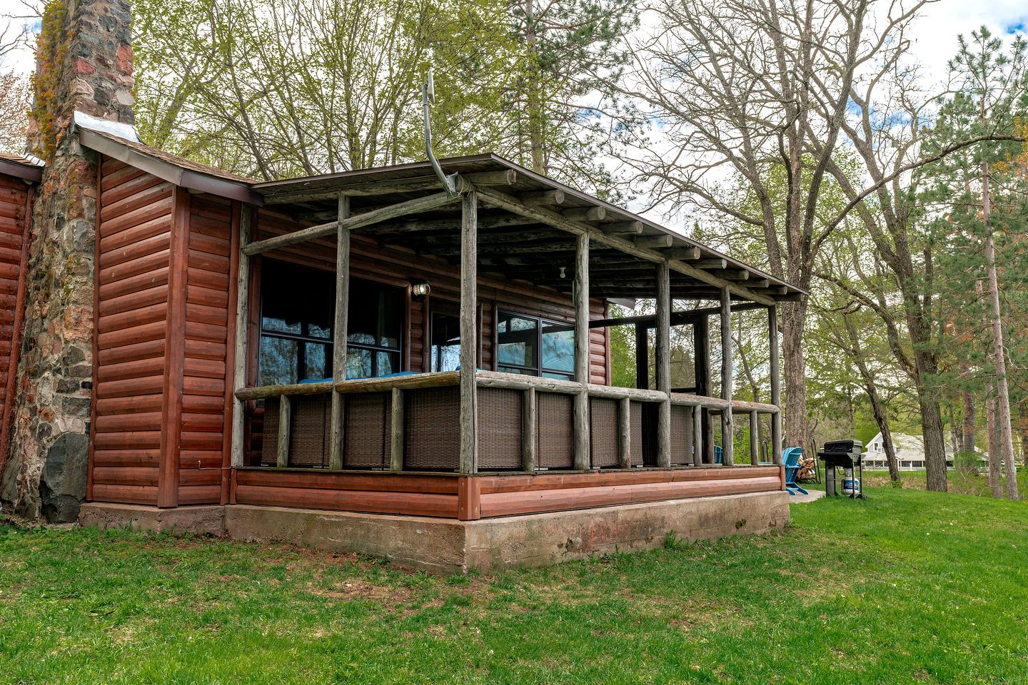 Beautiful Family Cabin with Cozy Interior and Exterior in Saint Croix Falls, Wisconsin