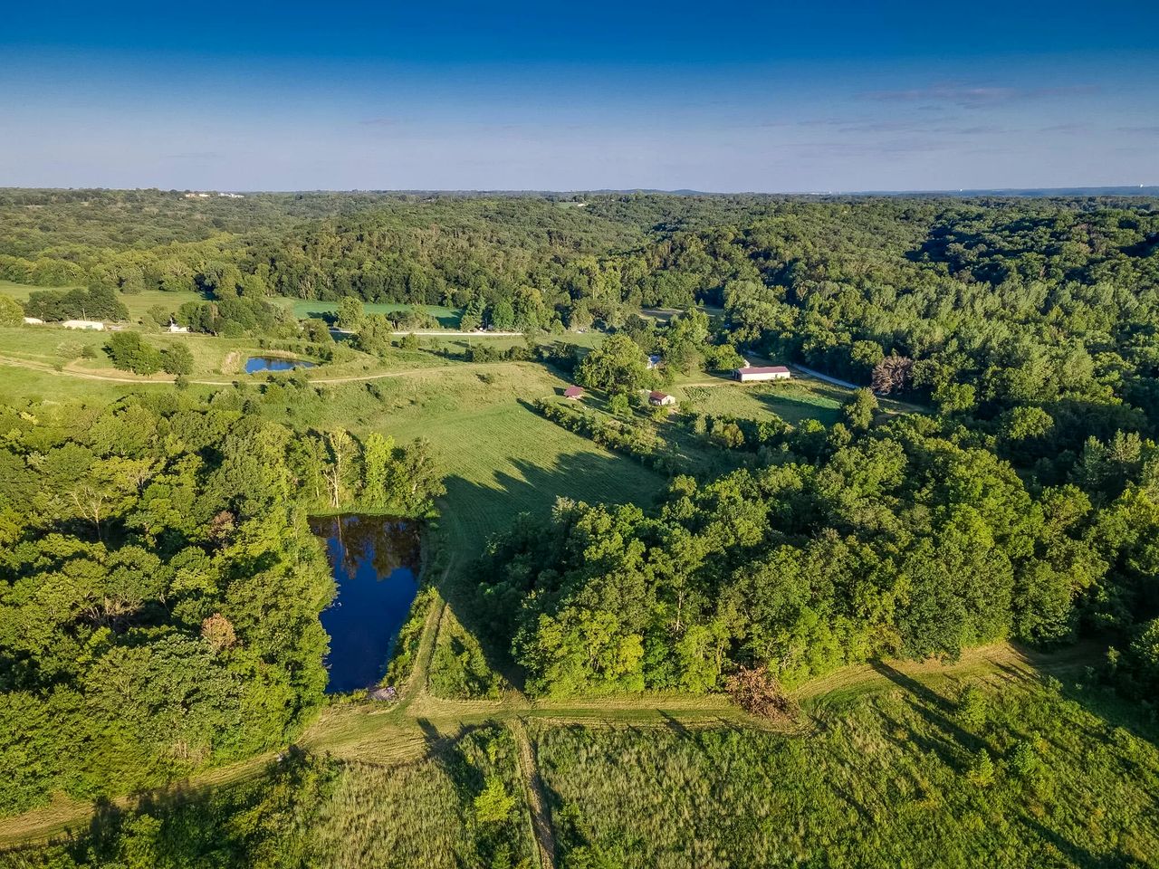 Beautiful Glamping Spot near Hartsburg, Missouri: Charming Pet-Friendly Cabin Perfect for a Family Vacation