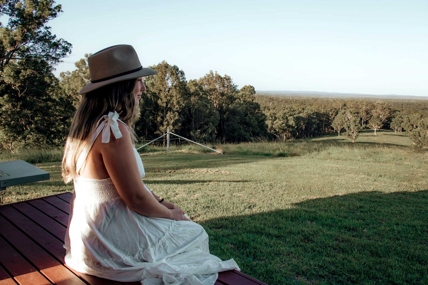 Beautiful Hilltop Tiny House with Breathtaking Views on a Cattle and Equine Training Property in Minimbah, New South Wales